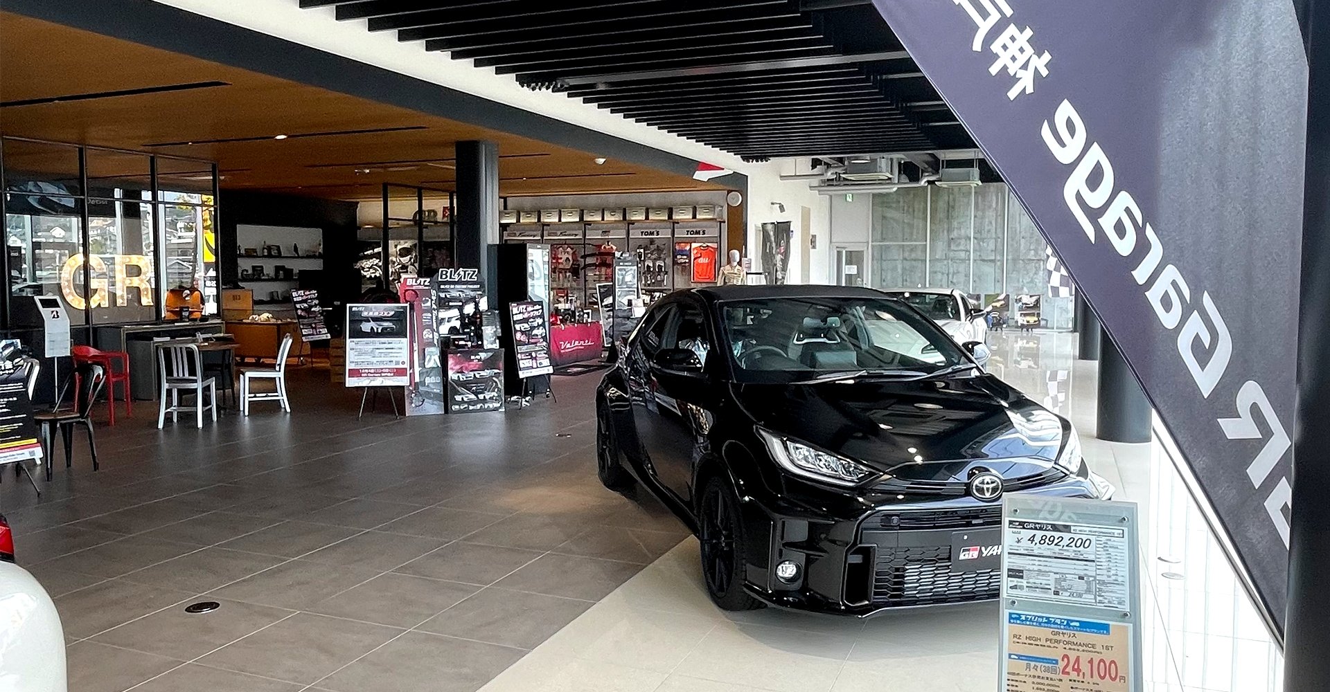 Quick Pit Stop At Toyota GR Racing Garage - Sugoi JDM